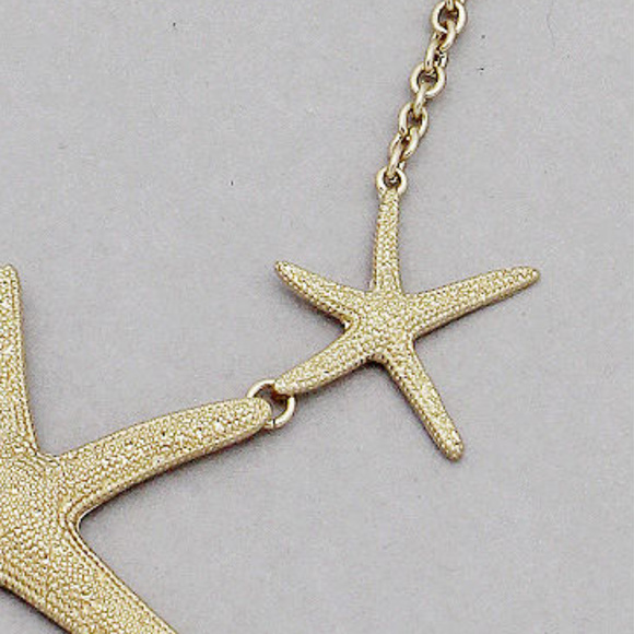 Gold tone Three Starfish Pendant Necklace Earring - Picture 3 of 4